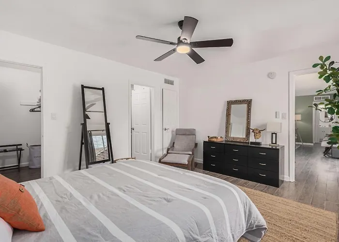 Charming 3b2b Oasis Apartment *